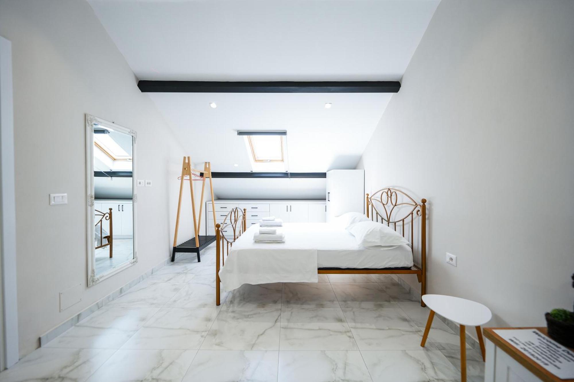 City Center Hideout - Studio Apartment Tirana Exterior photo